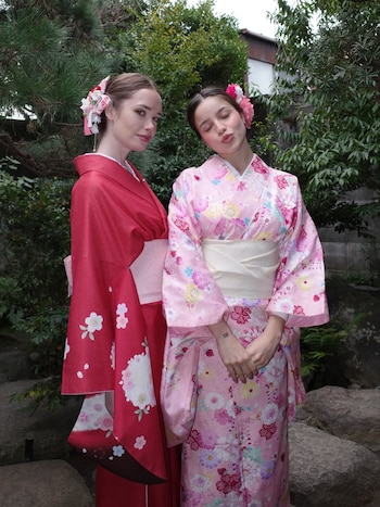 En su viaje, Emilia se