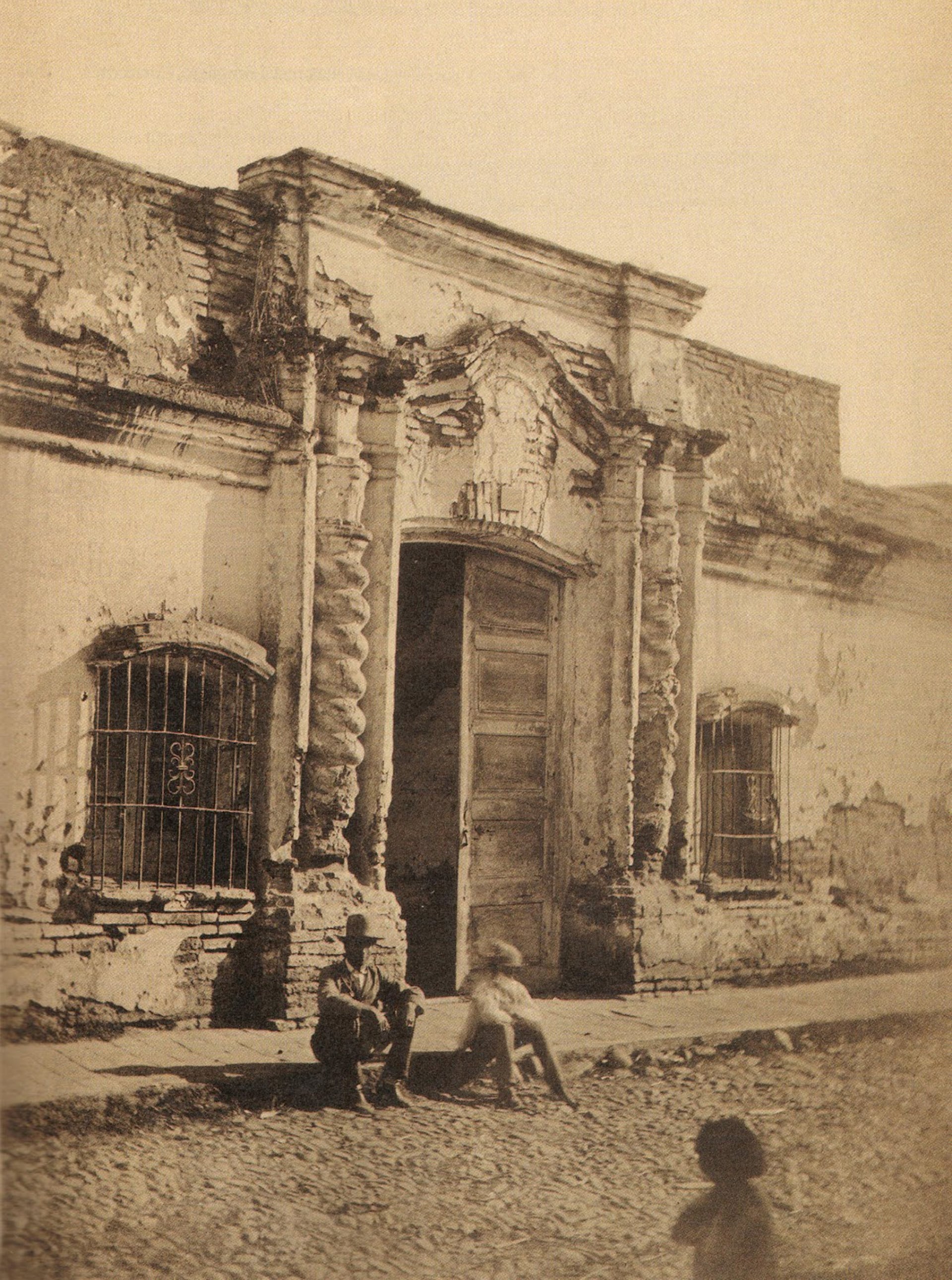 La casa de Tucumán en esta fotografía. La llegada de diputados, comitivas y soldados del Ejército del Norte alteró la demografía de Tucumán y generó una sobredemanda de alojamiento y servicios