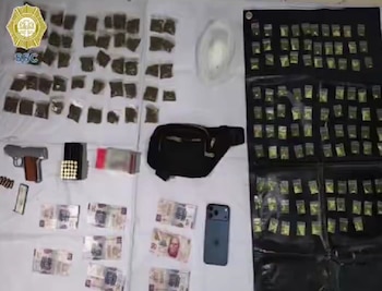 Indicios delictivos encontrados en la camioneta de la exnovia de "El Galletas". Crédito: SSC