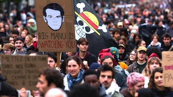 Mélenchon emplaza a Macron a "ceder" porque de lo contrario "no le quedará más remedio que dimitir"