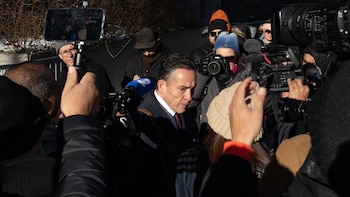 El expresidente Juan Orlando Hernández será juzgado en libertad en un tribunal ordinario por blanqueo y fraude