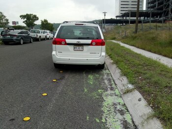 Un automovilista invade la ciclovía