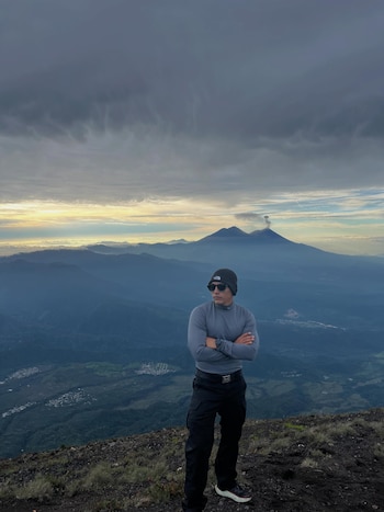 El atleta mexicano Iván Siu López fue localizado con vida tras permanecer desaparecido en las inmediaciones del volcán Santiaguito.