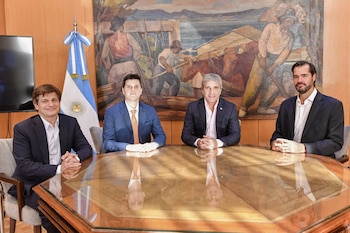 Luis Caputo anunció una inversión por USD 1.200 millones en el sector nuclear.