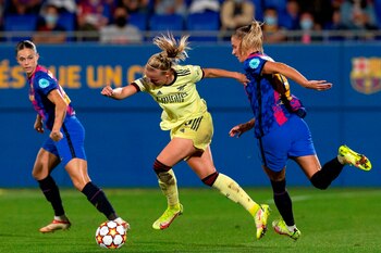 La delantera del Arsenal, Beth