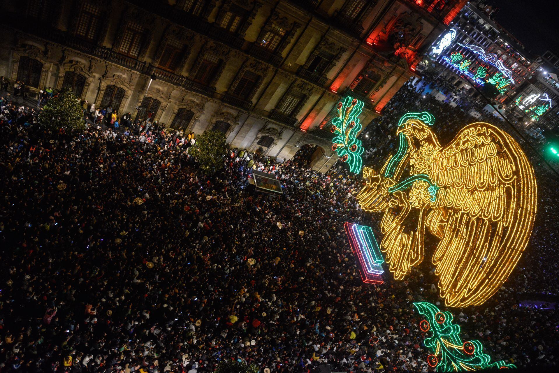 En el Zócalo de la Ciudad de México se lleva a cabo el tradicional grito de Independencia. (FOTO: MARIO JASSO/CUARTOSCURO)