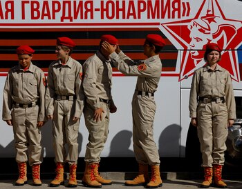 Los participantes asisten a la