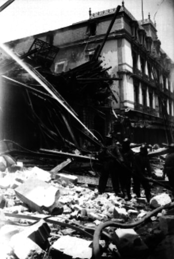 La fachada se vio severamente