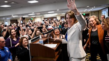 Quién es Susan Crawford, la