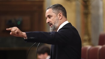 Abascal pregunta a Sánchez si no le da vergüenza aguantar y le pide elecciones limpias porque supone que las "alterará"