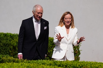 Durante su visita, Carlos se