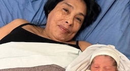 A los 62 años tuvo a su primer hijo y quedó en la historia de la maternidad en Argentina