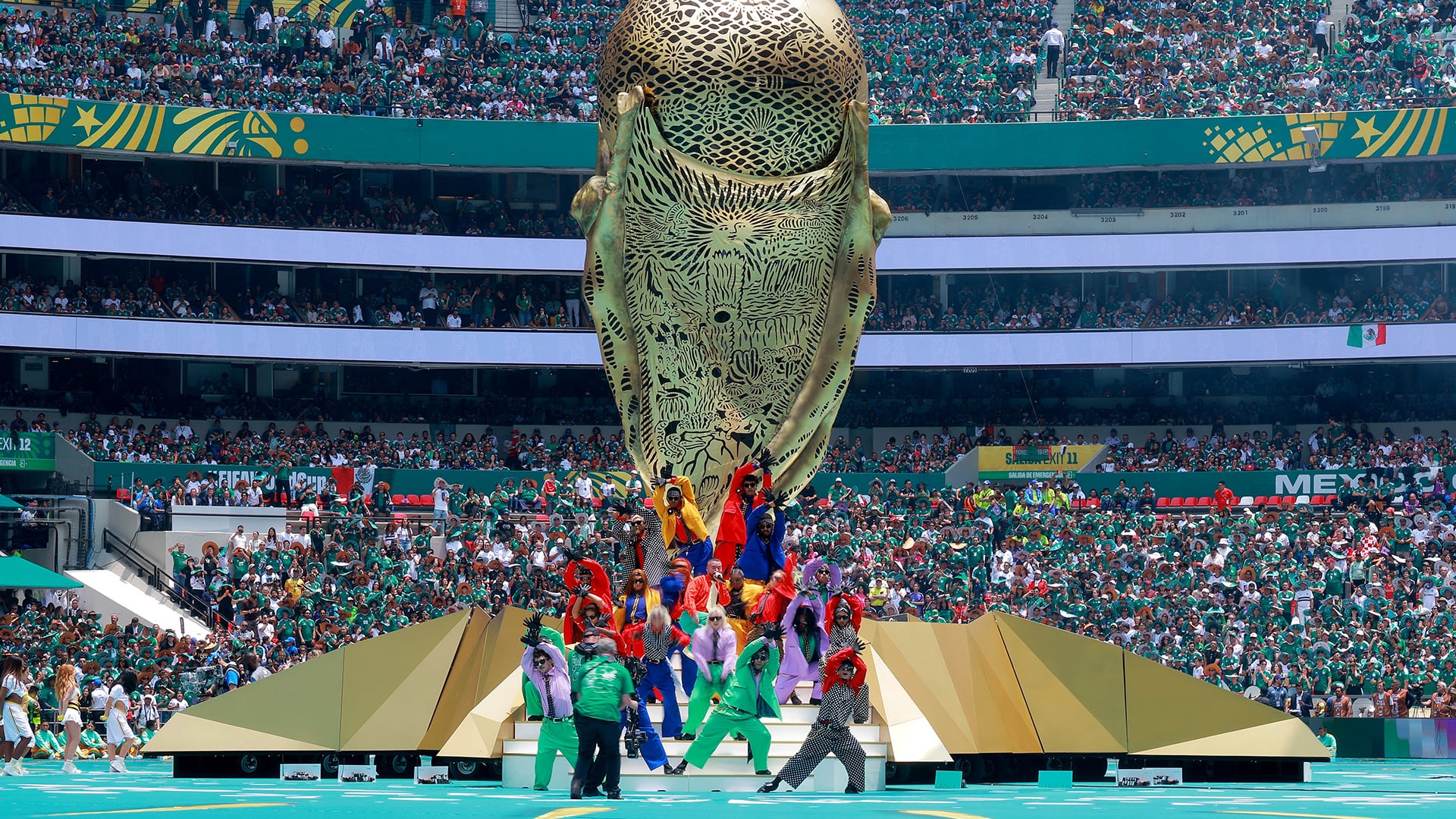 En el encuentro deportivo que se celebra este año, uno de cada cuatro jugadores nació en un país distinto al que representa en la cancha y solo ocho, de las 48 selecciones que compiten, están integradas únicamente por futbolistas nacidos en el mismo país que llevan en sus camisetas (REUTERS/Eloisa Sánchez)