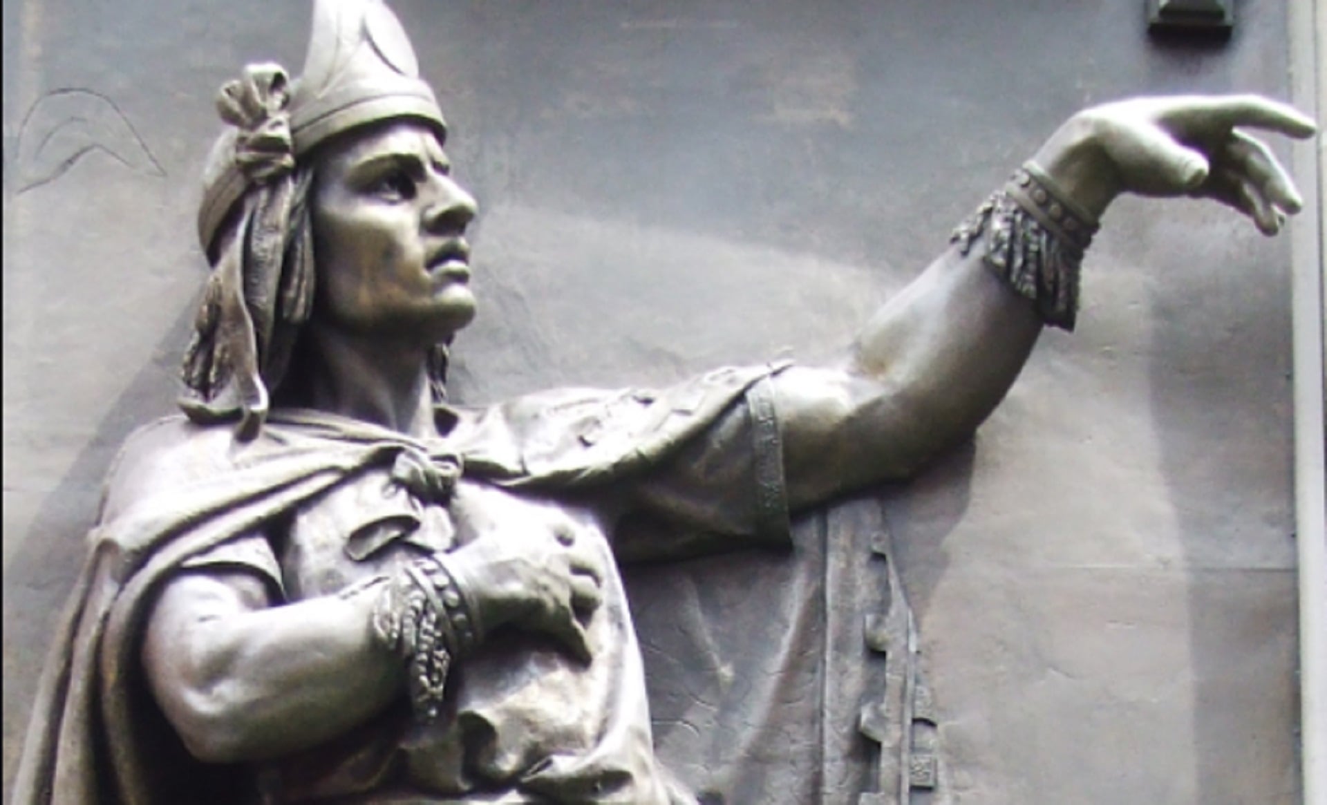 Escultura de llamado Rey Poeta (Especial)