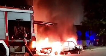 Una imagen del auto calcinado