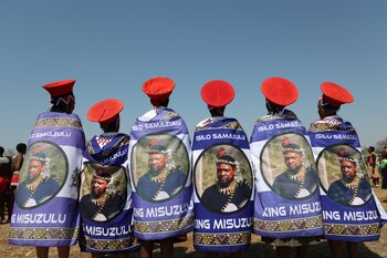 Se ve al regimiento de