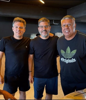 Claudio Tapia junto a Carlos