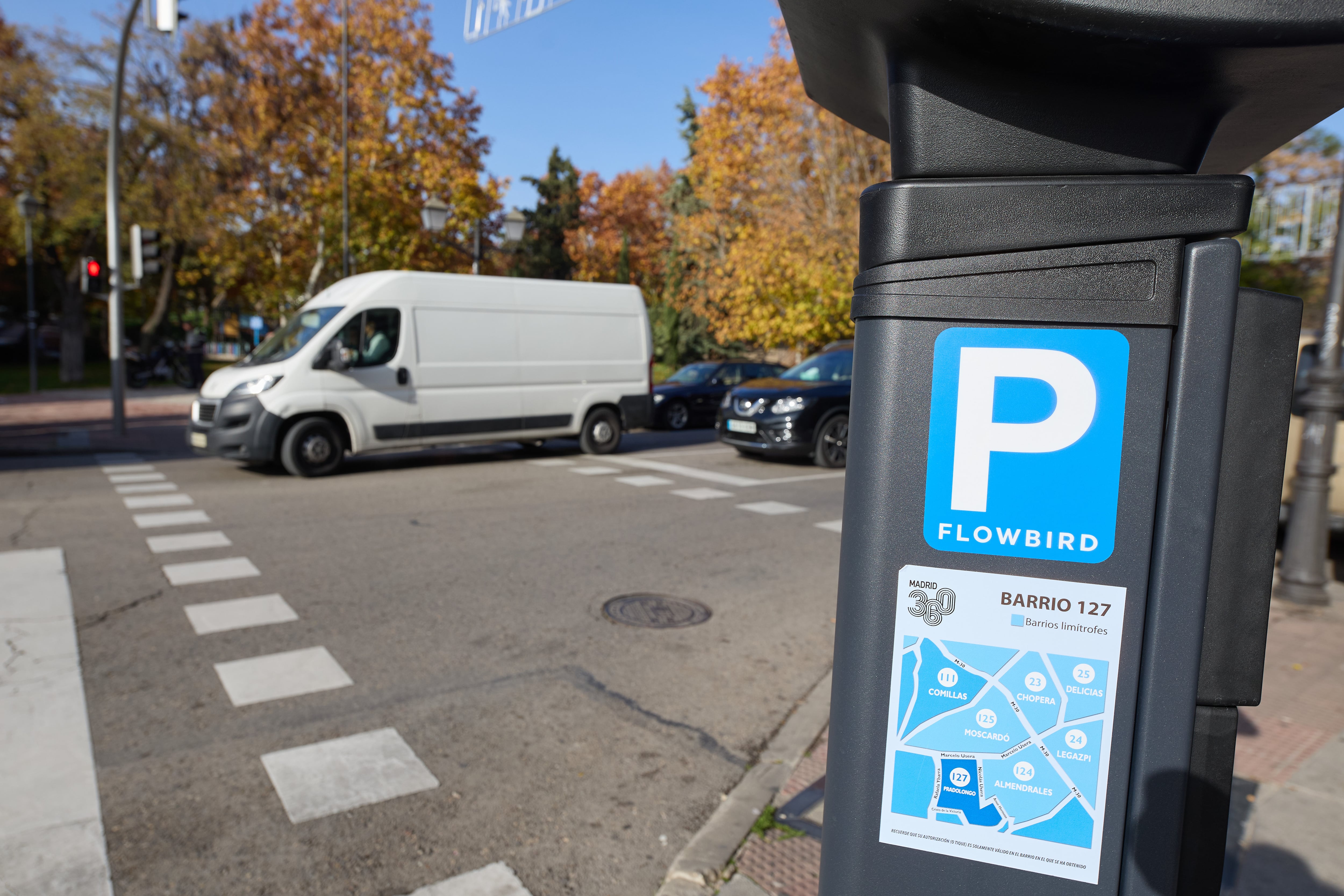El Ayuntamiento de Madrid amplía la Zona SER a 17 nuevos barrios, cobrará en algunos más allá de las 21:00 horas y también domingos y festivos (Jesús Hellín / Europa Press)