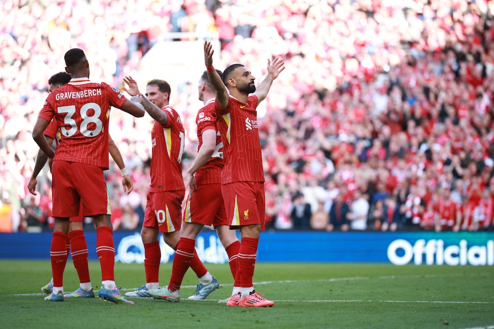 Liverpool fans celebrating victory