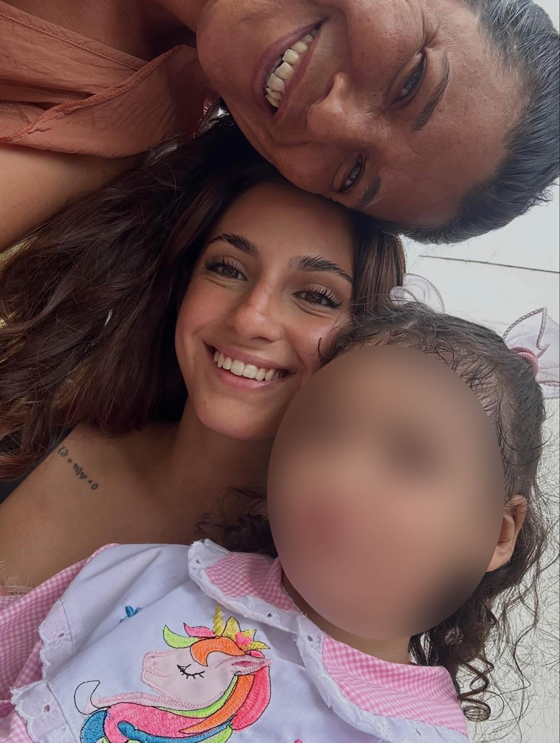 Una foto de Brisa junto a su mamá y su hija mayor, Aurora