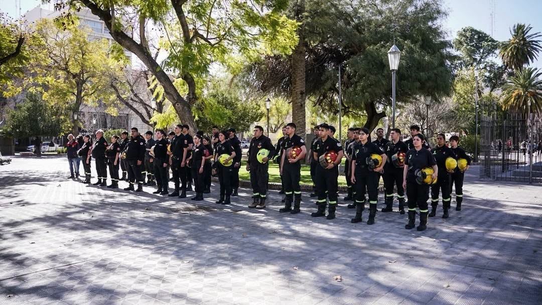 Los funcionarios rindieron homenaje a las víctimas de la tragedia (Facebook: San Juan Día a Día Diario Digital)
