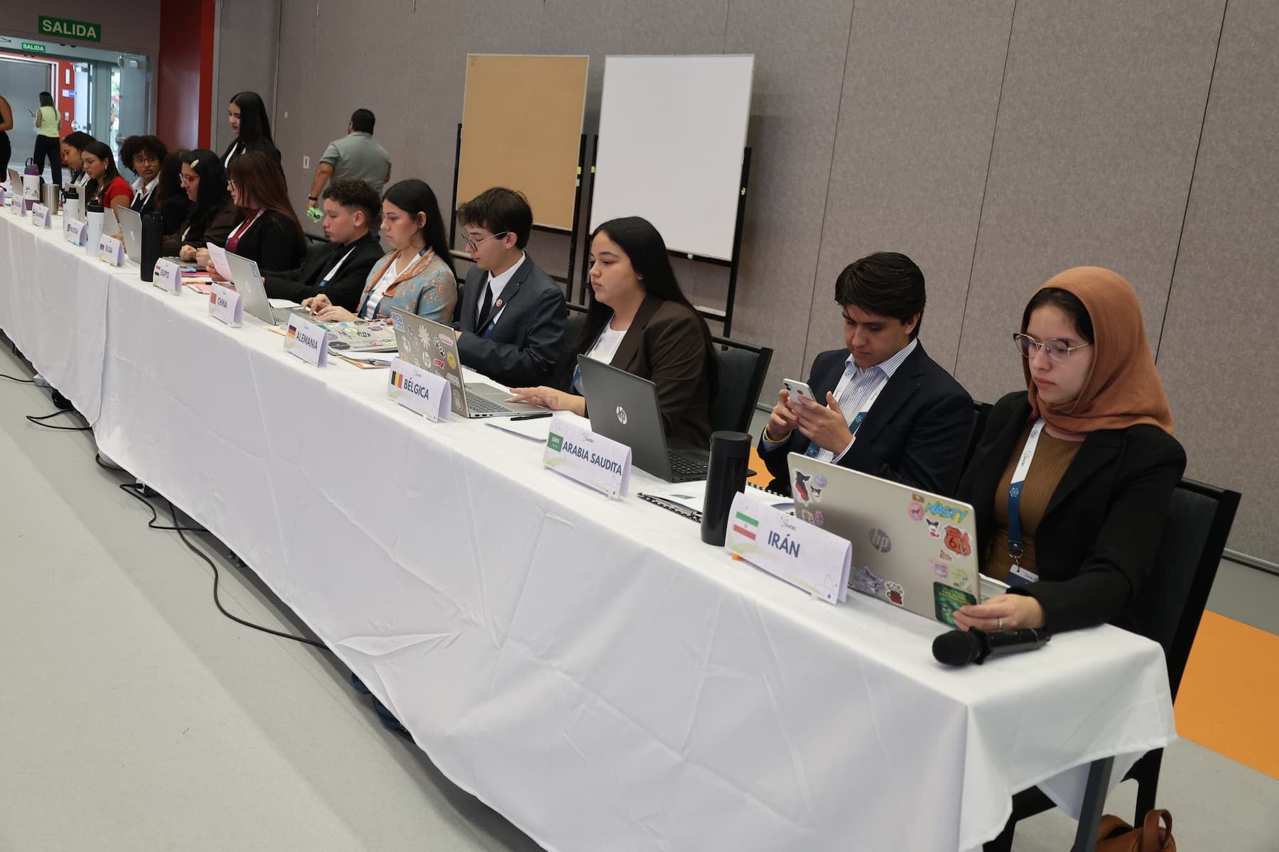 Costa Rica: ¿Cuáles son las inquietudes de los jóvenes ante un mundo con más tensiones?