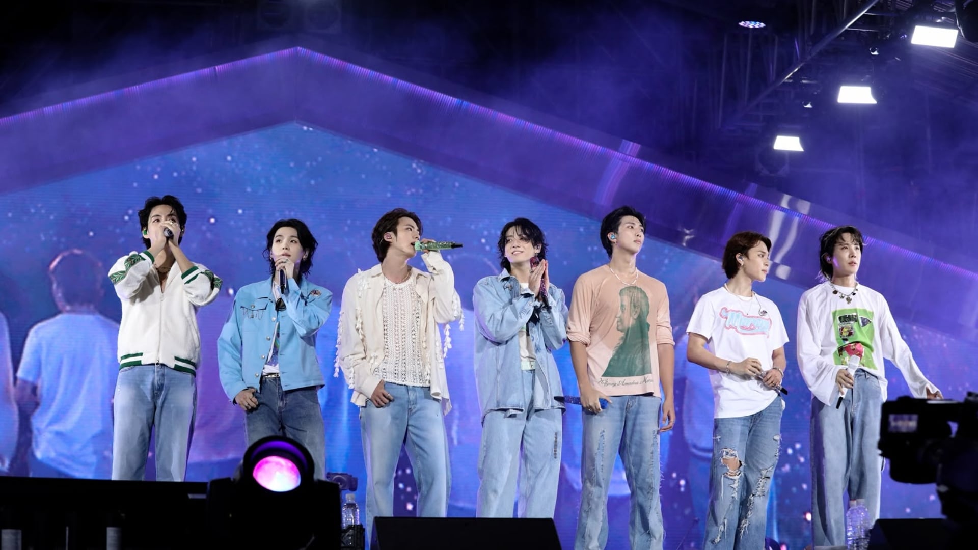 “Yet to Come”, “Permission to Dance on Stage – LA” y “Monuments: Beyond The Star” repasan distintas etapas de la carrera del grupo
