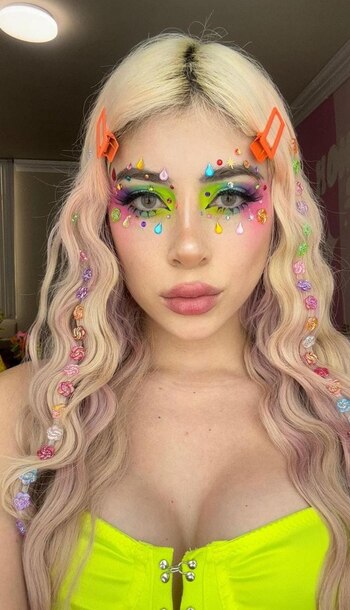 (Instagram: @legnahernandez)