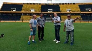 Junto a Larrosa y Kempes,