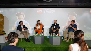 El Grupo LEGO presenta junto a Iker Casillas la colección LEGO Editions en el museo Legends