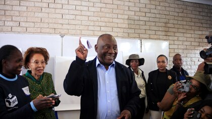 Elecciones en Sudáfrica: el partido de Mandela lidera el recuento de votos pero no le alcanzaría para lograr una mayoría