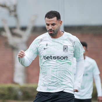 Edwin Cardona en un entrenamiento con Atlético Nacional previo al inicio de la Copa Ciudad de los Reyes. - créditos: Atlético Nacional