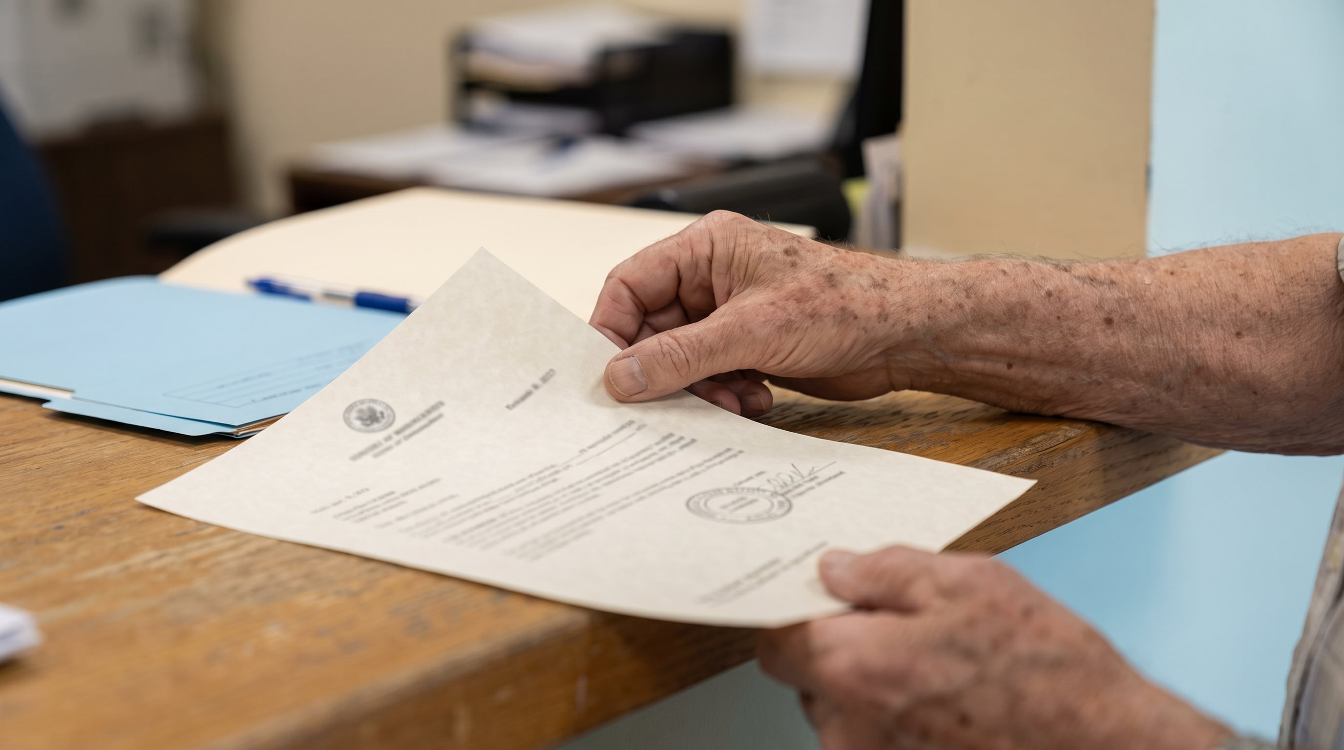 El trámite del certificado relacionado exige al menos dos jornadas y una gestión posterior en la alcaldía para hacer efectiva la exoneración del IBI. (Imagen Ilustrativa Infobae)