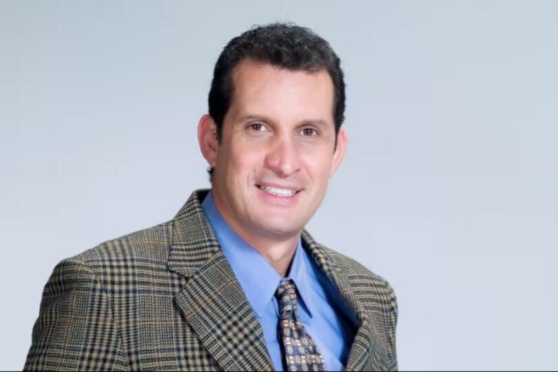 Fernando Solórzano dans 'Vecinos'
