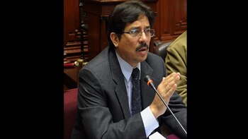 Enrique Cornejo Ramírez durante su