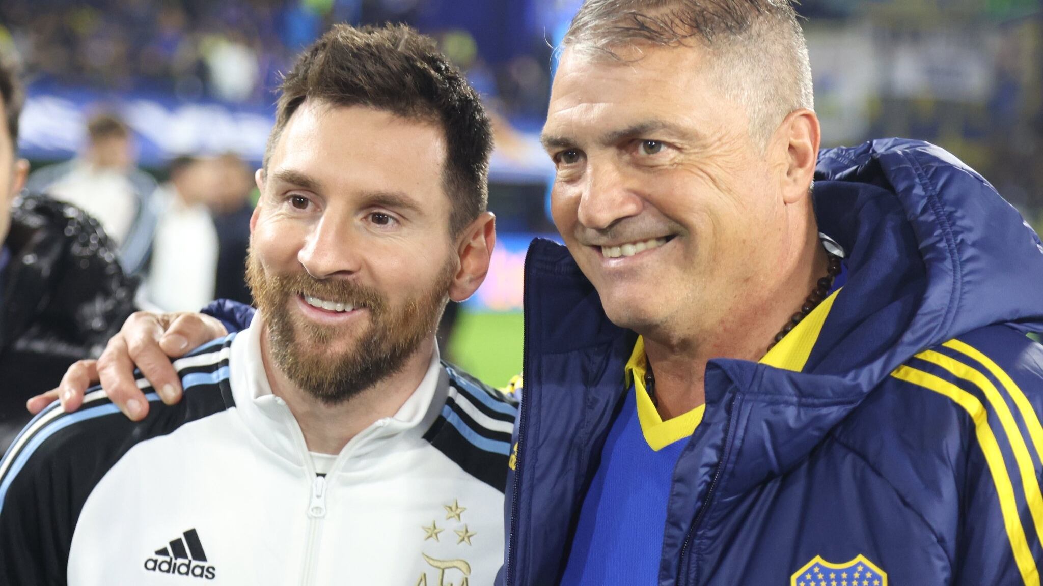 Lionel Messi compartió unos minutos en cancha con Blas Giunta en la despedida de Riquelme