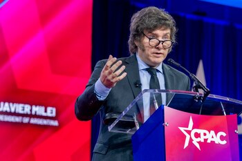 Ek nuevo DNU lo firmaron