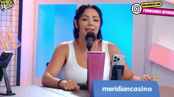 Pamela Franco canta tema de