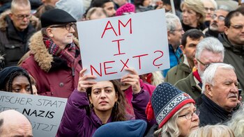 Una manifestante en Hanau, Alemania,