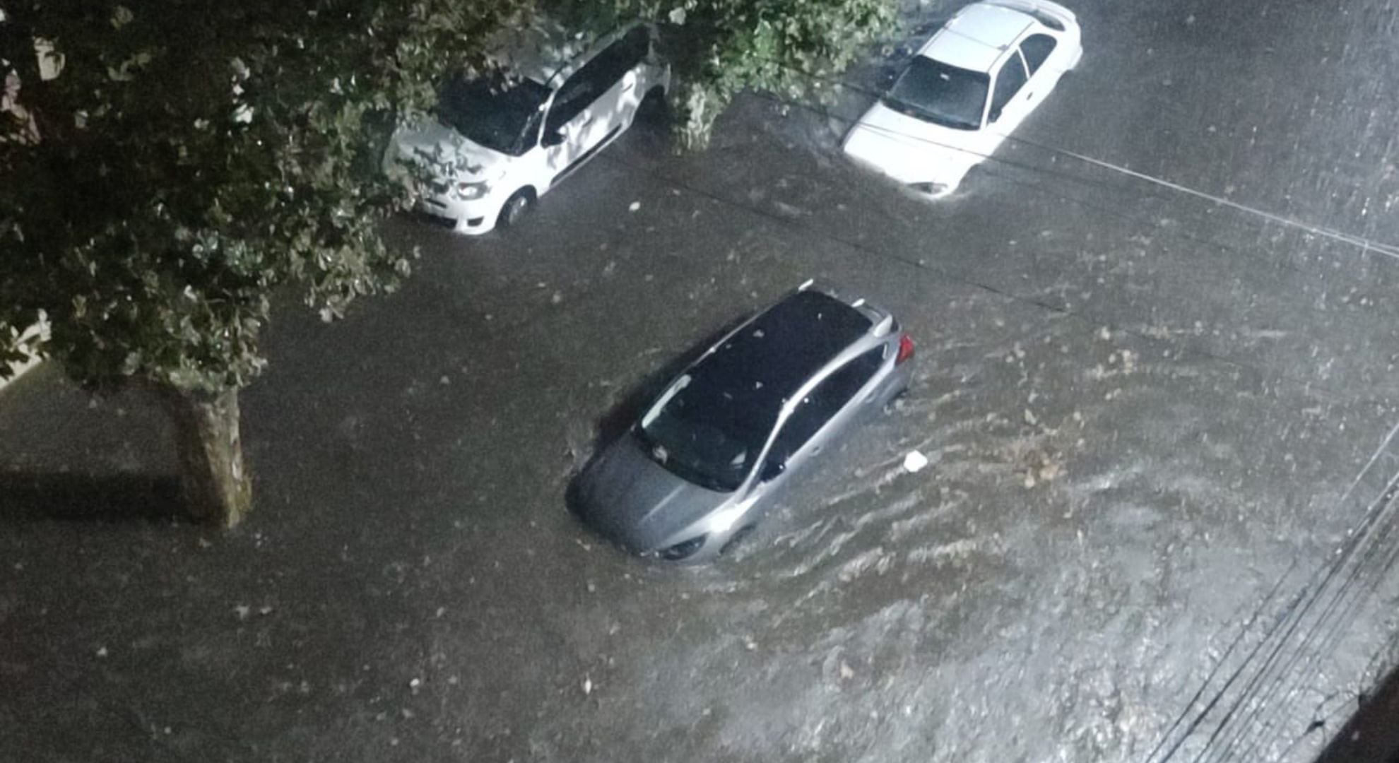 Así quedaron las calles de Lomas de Zamora, tras el paso del temporal (X: @thesilentmuse_)