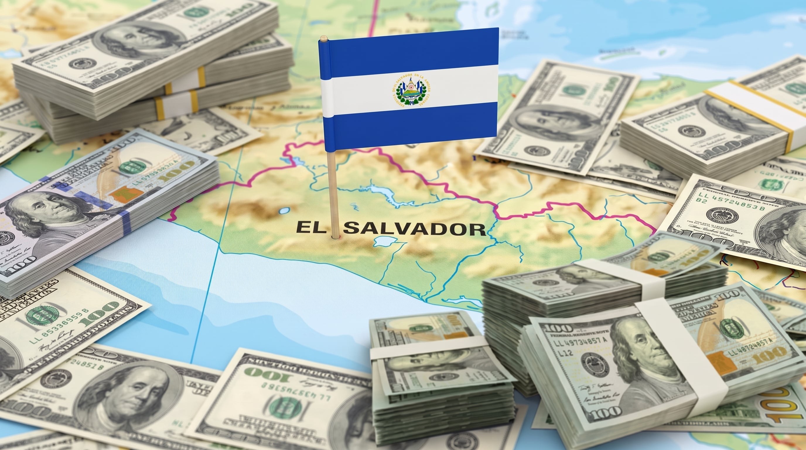 Un mapa de El Salvador con su bandera nacional muestra la presencia de billetes de cien dólares estadounidenses que representan la economía dolarizada del país. (Imagen Ilustrativa Infobae)