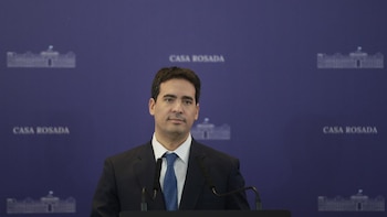 La trastienda del primer acto de Adrián Ravier, el nuevo vocero presidencial, en medio de las dudas sobre el futuro de Manuel Adorni