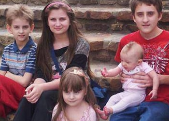 Una familia aislada, sueños oscuros