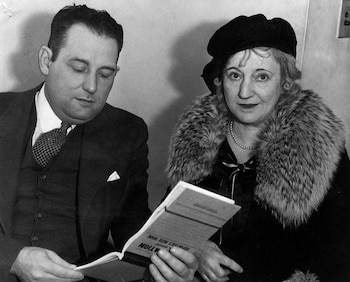 Dolly junto a uno de