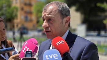 Manos Limpias discrepa con Vox sobre la implicación de Pedro Sánchez en el caso de su hermano: "No hay un solo correo"