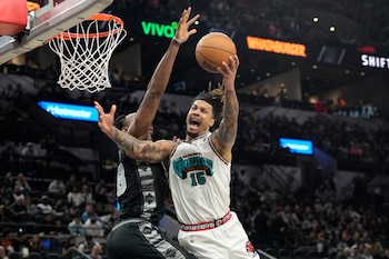 Brandon Clarke en acción. El ala pivote de los Grizzlies falleció a los 29 años (Scott Wachter-Imagn Images)