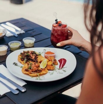 The Terrace Bar invita a disfrutar del aire libre junto a la piscina en el corazón de Buenos Aires (Instaram: @sheratonbuenosaires)
