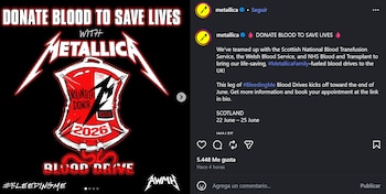 Póster promocional negro de la campaña 'Dona Sangre Para Salvar Vidas Con Metallica' con un escudo estilizado de una bolsa de sangre en rojo y blanco