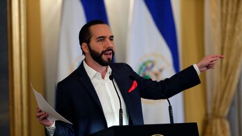 Así premia Nayib Bukele a