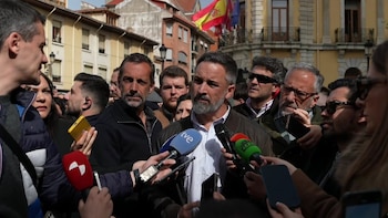 Abascal condiciona los pactos en